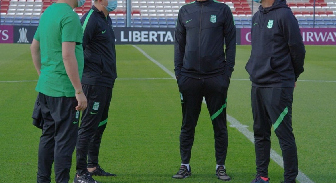 ¡El verde está listo! Atlético Nacional ya pisó el gramado del Parque Central de Montevideo