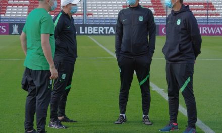 ¡El verde está listo! Atlético Nacional ya pisó el gramado del Parque Central de Montevideo