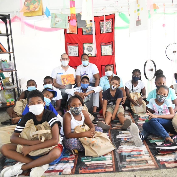 Se entregó material de lectura en la isla de Santa Catalina