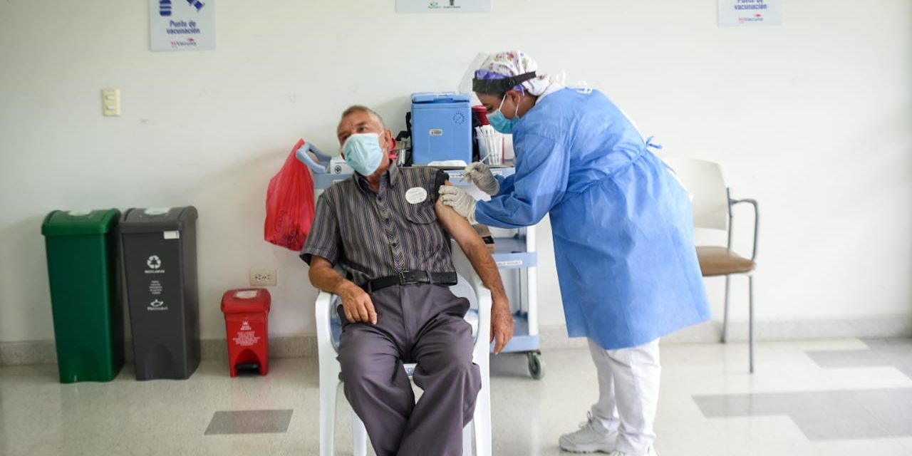 En Medellín comienza agendamiento para la vacunación de mayores de 65 años [VIDEO]