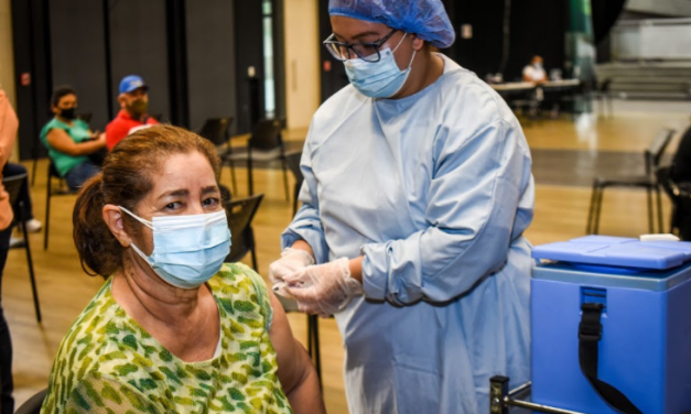 Con la llegada de más de 82.000 dosis, Medellín habilita nuevo punto de vacunación masiva