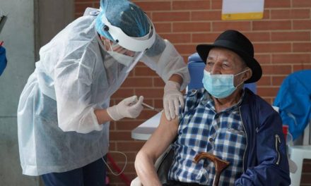 Este viernes empieza la vacunación a los mayores de 60 años en Colombia, anunció el Presidente Duque