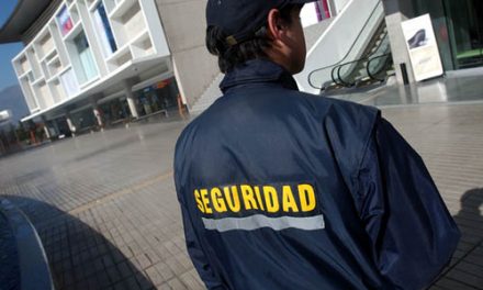 En un acto heroico, guarda de seguridad salva la vida de una menor de edad