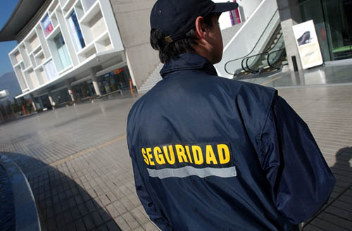 En un acto heroico, guarda de seguridad salva la vida de una menor de edad