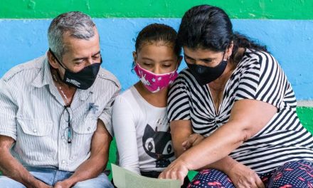43.744 familias de Medellín han recibido acompañamiento para superar la pobreza y restablecer vínculos afectivos