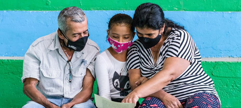 43.744 familias de Medellín han recibido acompañamiento para superar la pobreza y restablecer vínculos afectivos