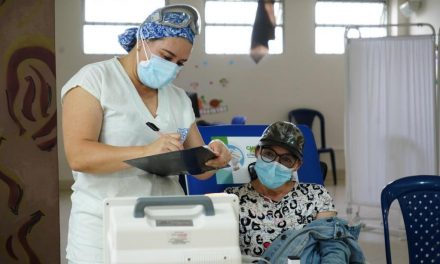 Antioquia finaliza el piloto de vacunación para los maestros en el Departamento contra el COVID 19