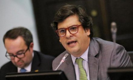 Centro Democrático no acepta renuncia y respalda continuación de Gabriel Velasco en la vocería de Senado
