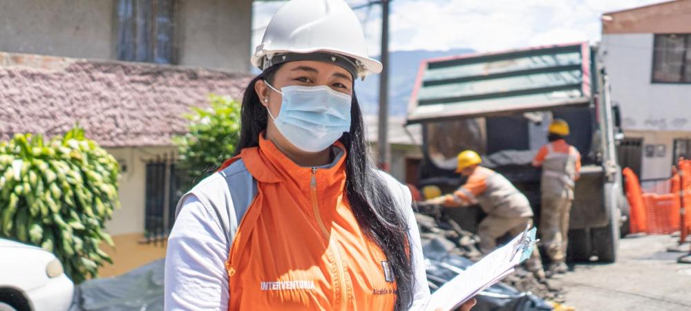 Medellín supera cifra nacional de mujeres que trabajan en obras públicas