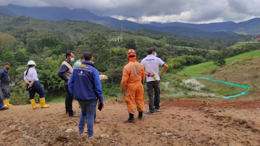 Tras movimiento en masa sobre el río Medellín a la altura de Caldas, se recomienda monitoreo de la ladera y la cuenca