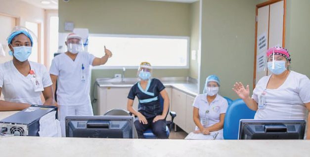 Profesionales en enfermería, esenciales en la vacunación