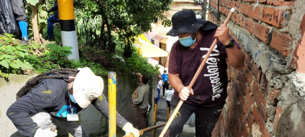 La Alcaldía de Medellín realiza jornada de recuperación ambiental en el cerro La Asomadera, el pulmón verde del Centro