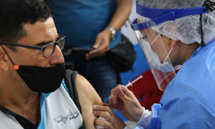 Medellín habilitó primer punto de vacunación para taxistas y uno más que será masivo