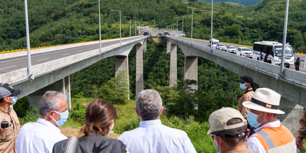 Entregan obras de proyecto vial Pacífico 1, que conecta el Valle de Aburrá con el suroeste de Antioquia