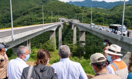 Entregan obras de proyecto vial Pacífico 1, que conecta el Valle de Aburrá con el suroeste de Antioquia