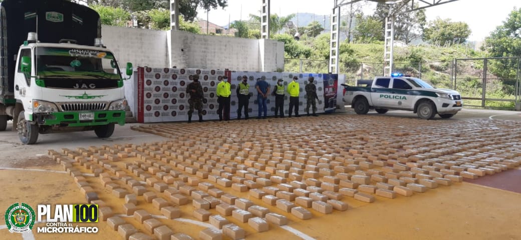 Cayó en Tolima un narcocamión cargado con casi dos toneladas de marihuana