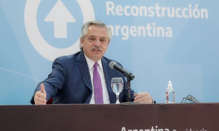 El Presidente Argentino anunció la construcción y entrega de viviendas para mayores de 60 años en complejos especiales