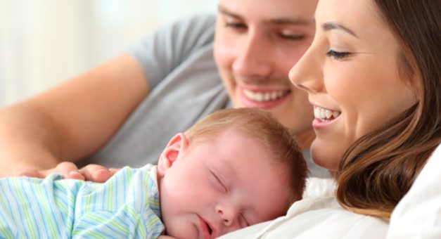 Los padres de recién nacidos estarán junto a sus hijos en los primeros meses de vida