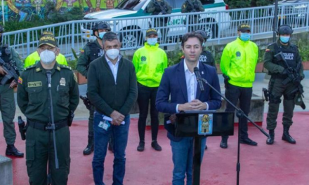 Alcaldía de Medellín destaca megaoperación contra el crimen organizado en la comuna 8