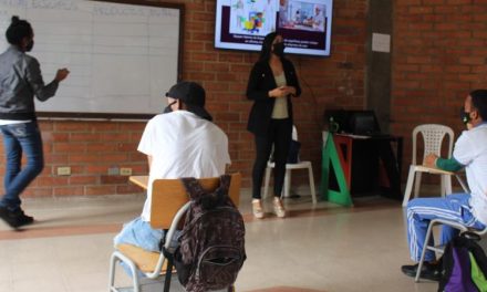 En Medellín estudiantes con discapacidad reciben formación para el trabajo