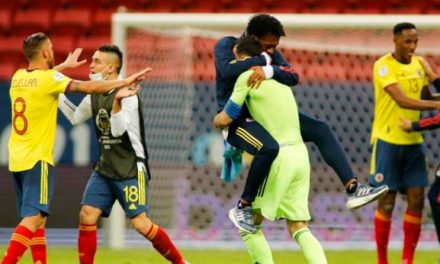 Tras un 0 a 0 en 90 minutos, Colombia pasa a semifinales en el punto penal