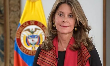 Se analizo el contexto internacional durante la reunión de la Vicepresidenta y canciller con exministros de Relaciones Exteriores de Colombia