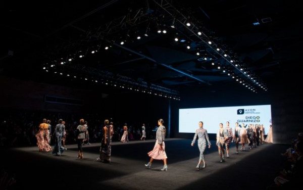 Pasarela inaugural “Mira de Nuevo” de Diego Guarnizo de COLOMBIATEX + COLOMBIAMODA 2021