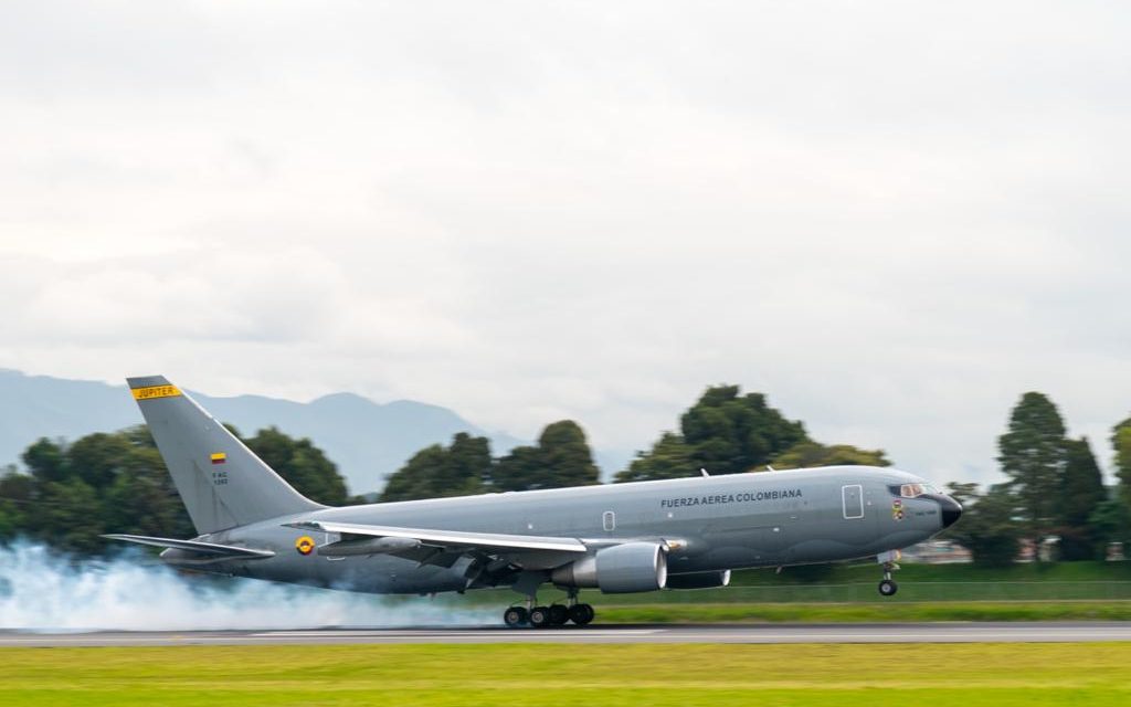 Avión Boeing 767 ‘Júpiter’ de la Fuerza Aérea Colombiana aterrizo con los biológicos de Janssen donados por EE. UU. a Colombia