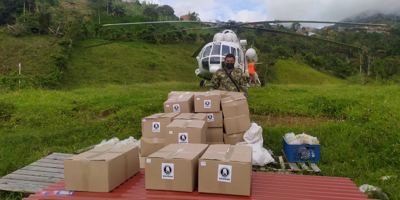 Ejército transporta 40 toneladas de ayuda humanitaria a Ituango, Antioquia