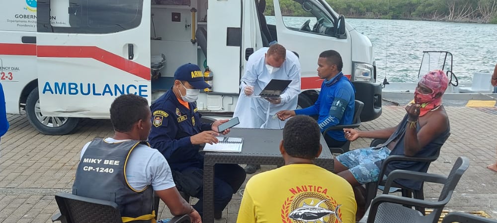 Armada de Colombia rescata a náufragos en San Andrés