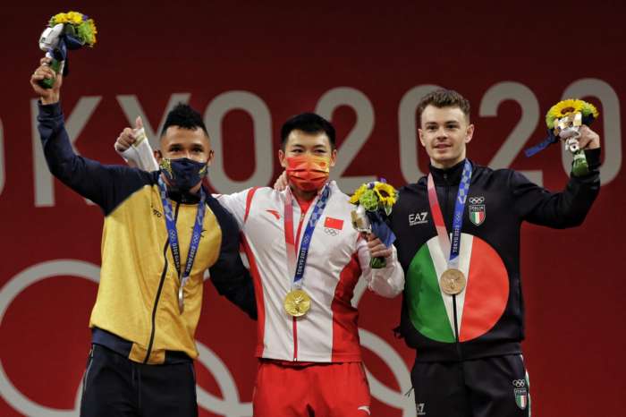 En la competencia de levantamiento de pesas Javier Mosquera obtiene medalla de plata