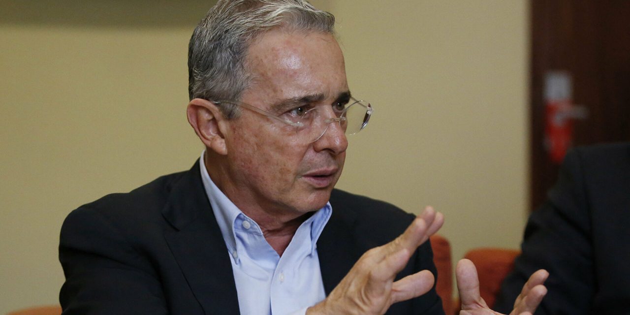 Exnegociadores de paz de Colombia rechazan propuesta de Álvaro Uribe sobre amnistía