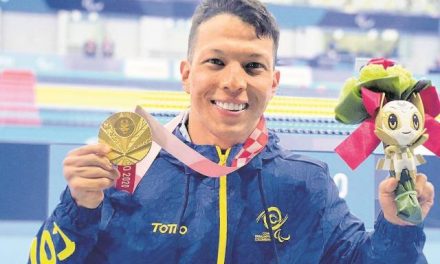 Nelson Crispín ganó bronce en natación 50 metros mariposa de los Juegos Paralímpicos Tokio 2020