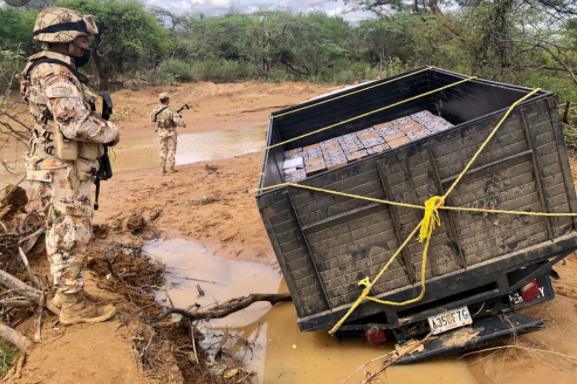 En La Guajira incautan cocaína en carro que quedó atrapado en el barro por culpa de las lluvias