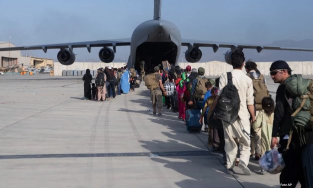 Italia, es el país europeo que más afganos evacuó tras crisis humanitaria
