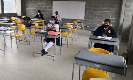 En Risaralda son beneficiados estudiantes con dotación de mobiliario escolar