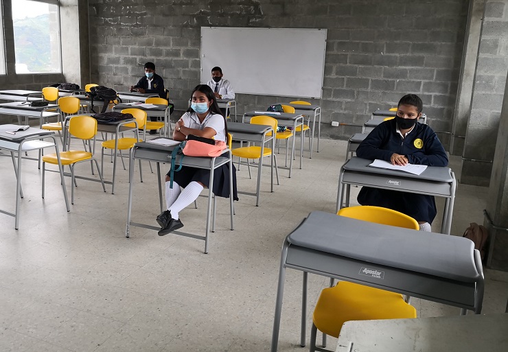 En Risaralda son beneficiados estudiantes con dotación de mobiliario escolar