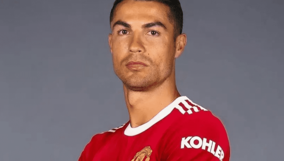 Cristiano Ronaldo firma contrato con el Manchester United