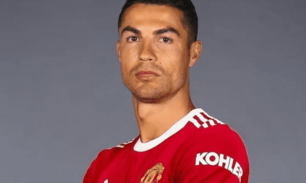 Cristiano Ronaldo firma contrato con el Manchester United