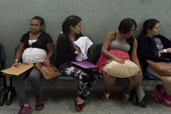 Embarazo de adolescentes venezolanas en Medellín se incrementó un 250%