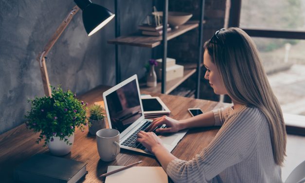 Más de la mitad de colombianos prefiere trabajar en un modelo híbrido flexible, según reciente encuesta