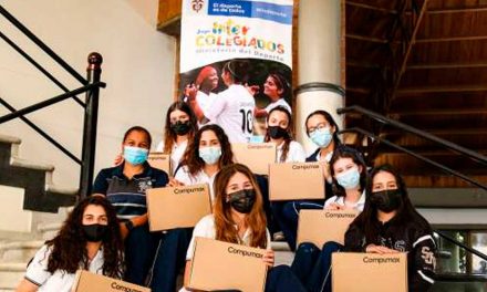 Campeones intercolegiados de Antioquia recibieron incentivos por parte del Ministerio del Deporte