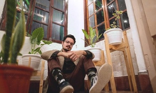Cantautor panameño Daniel Jácome le canta a las adversidades en ‘Contratiempo’ [VIDEO]