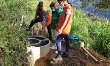 Con instalación de 80 pozos sépticos, familias rurales de Medellín podrán disponer de sus aguas residuales