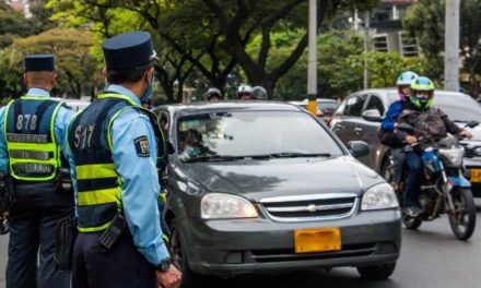 Comenzó en Medellín el periodo sancionatorio del pico y placa para carros particulares