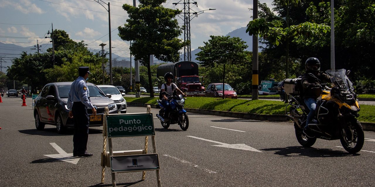 El 4 de octubre inicia el pico y placa para motocicletas en Medellín: Ojo a la medida