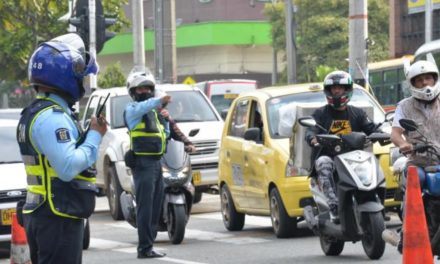 Este martes comenzará la fase sancionatoria del pico y placa para motocicletas en Medellín: Todo lo que debe saber