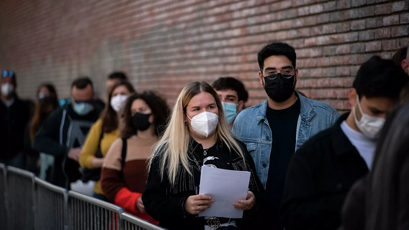 Alarma en España: Superó los 70.000 contagios diarios y batió récords desde el inicio de la pandemia por COVID-19