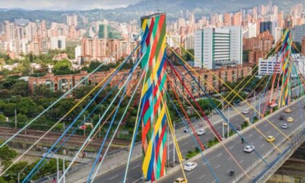 Entregada oficialmente la intervención artística que enaltece la tradición textilera de Medellín
