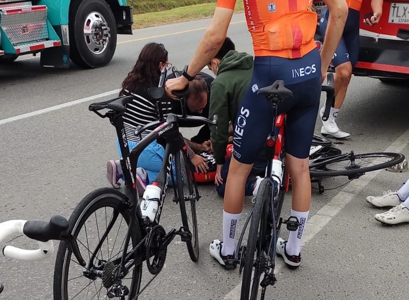 Egan Bernal se podría perder gran parte de la temporada del 2022: El campeón del Tou y Giro sufrió fuerte accidente en Cundinamarca